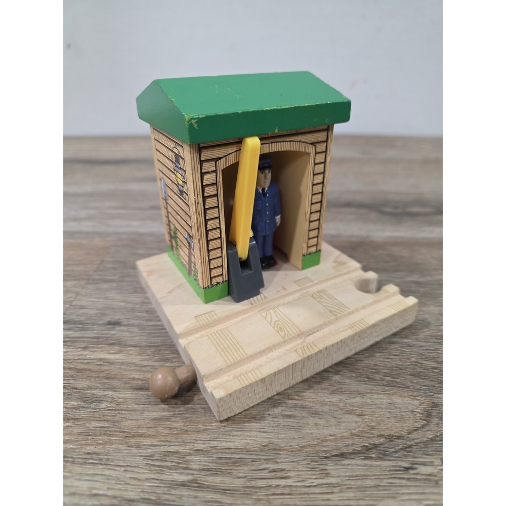 Thomas & Friends BRIO Wooden Railway Train Conductor Shed 2001 GUC Gullane